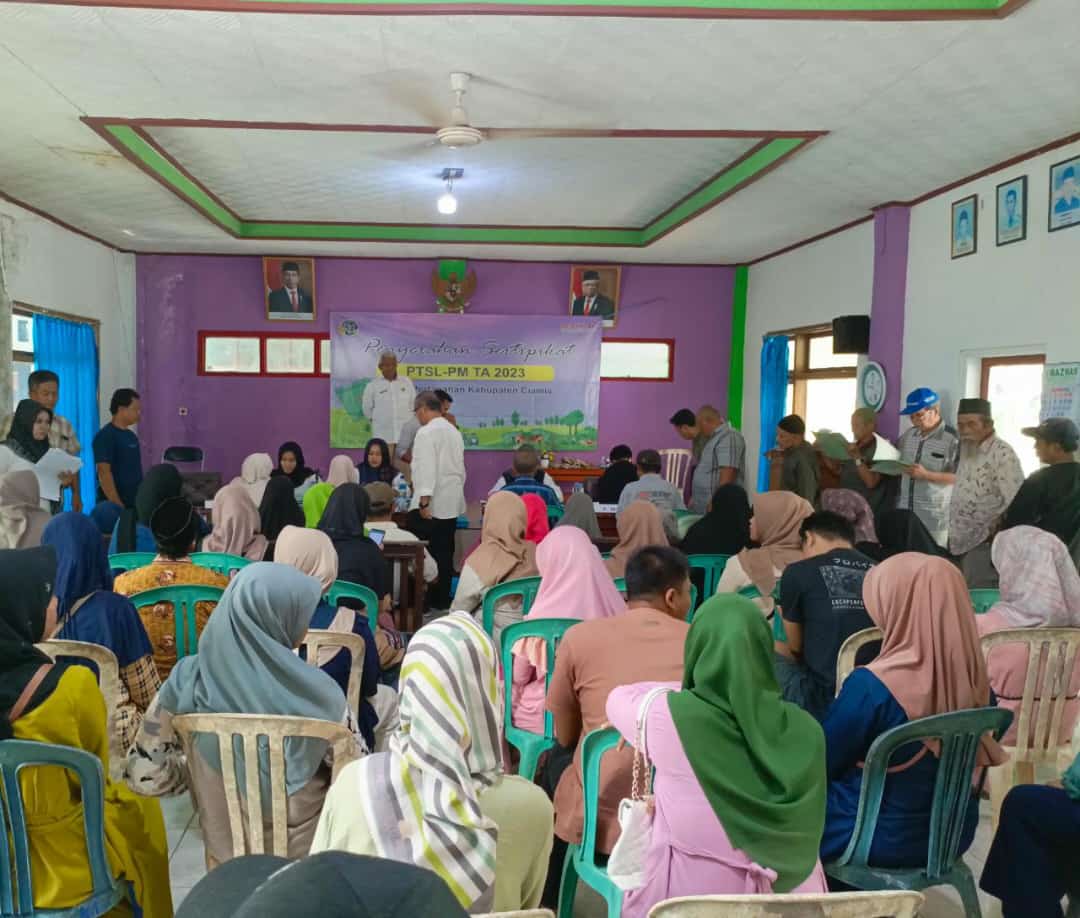 Pembagian Sertifikat PTSL Tahap 2 di Desa Karangampel Berlangsung Tertib